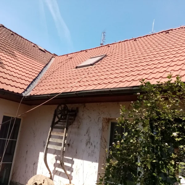 Špinavá střecha v pohledu z dálky