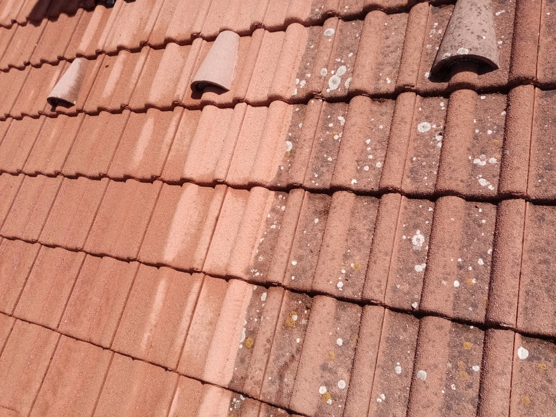 Střechy před čištěním a po něm